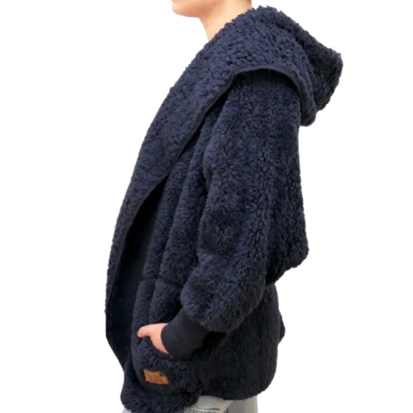 Nordic Beach Wrap - Picture 2 of 3